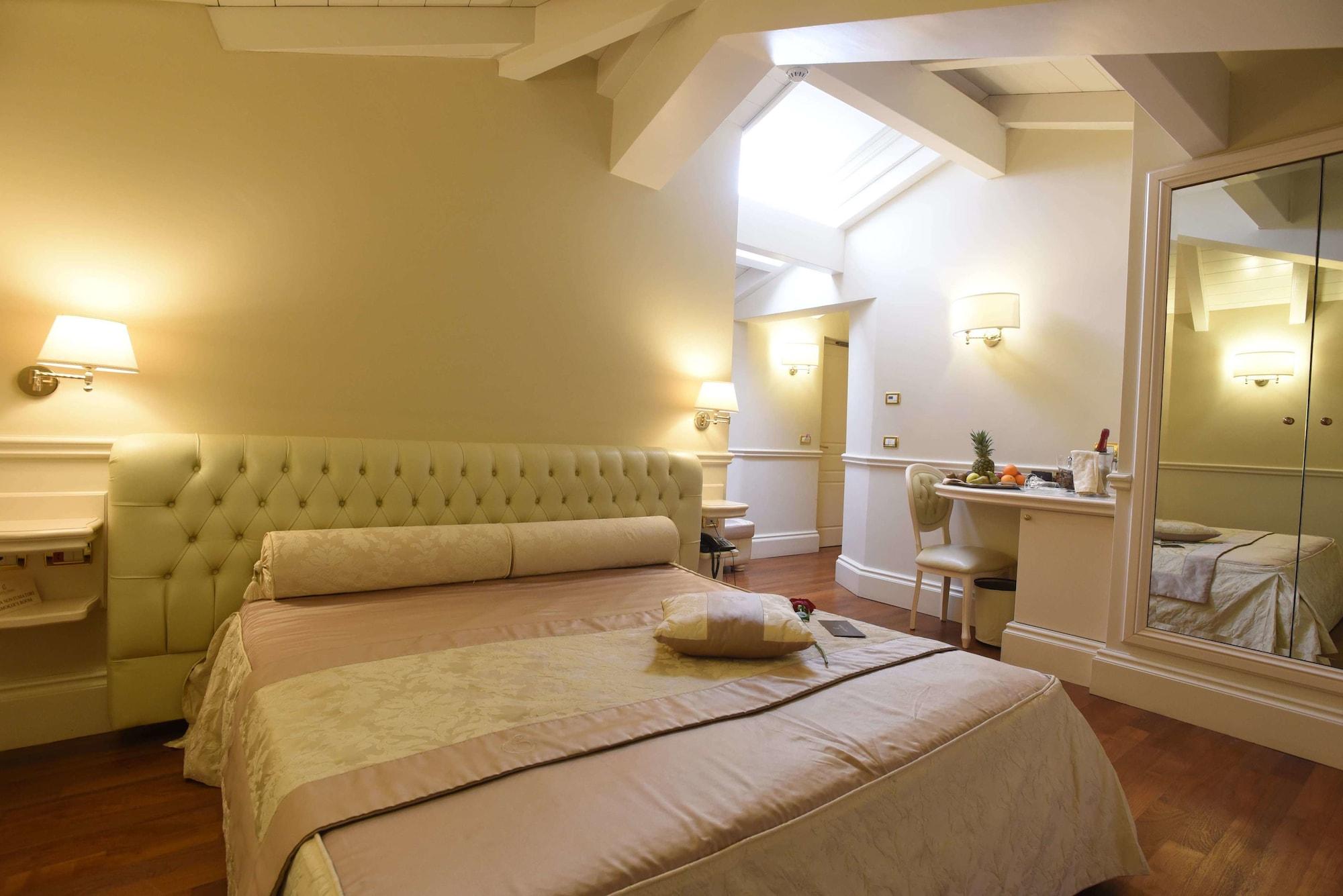 Suite Hotel Santa Chiara Lecce Eksteriør billede