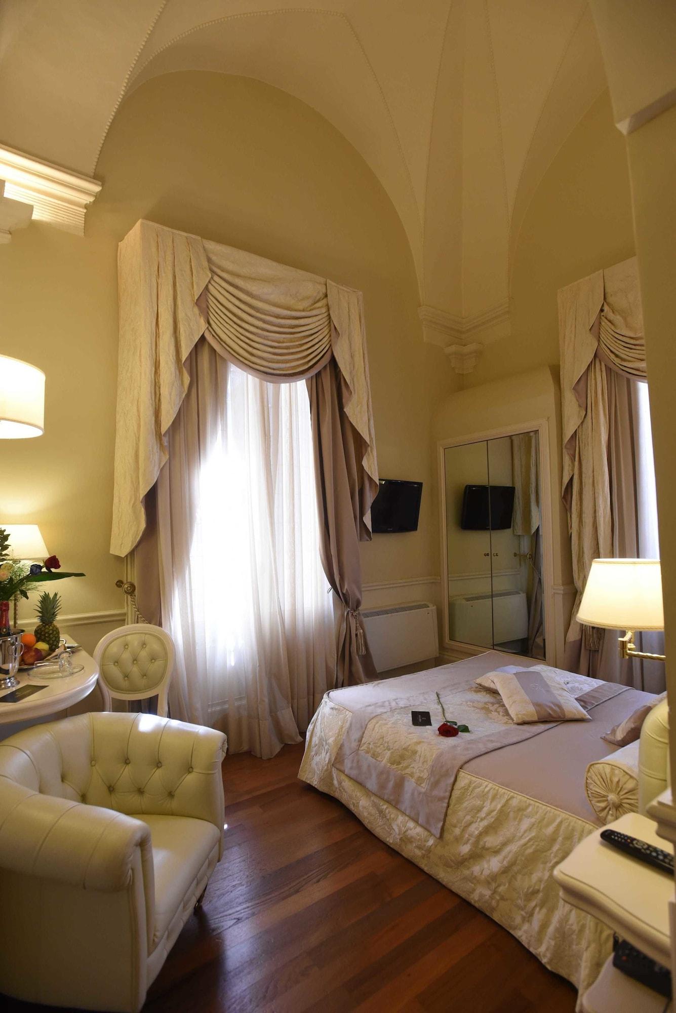 Suite Hotel Santa Chiara Lecce Eksteriør billede