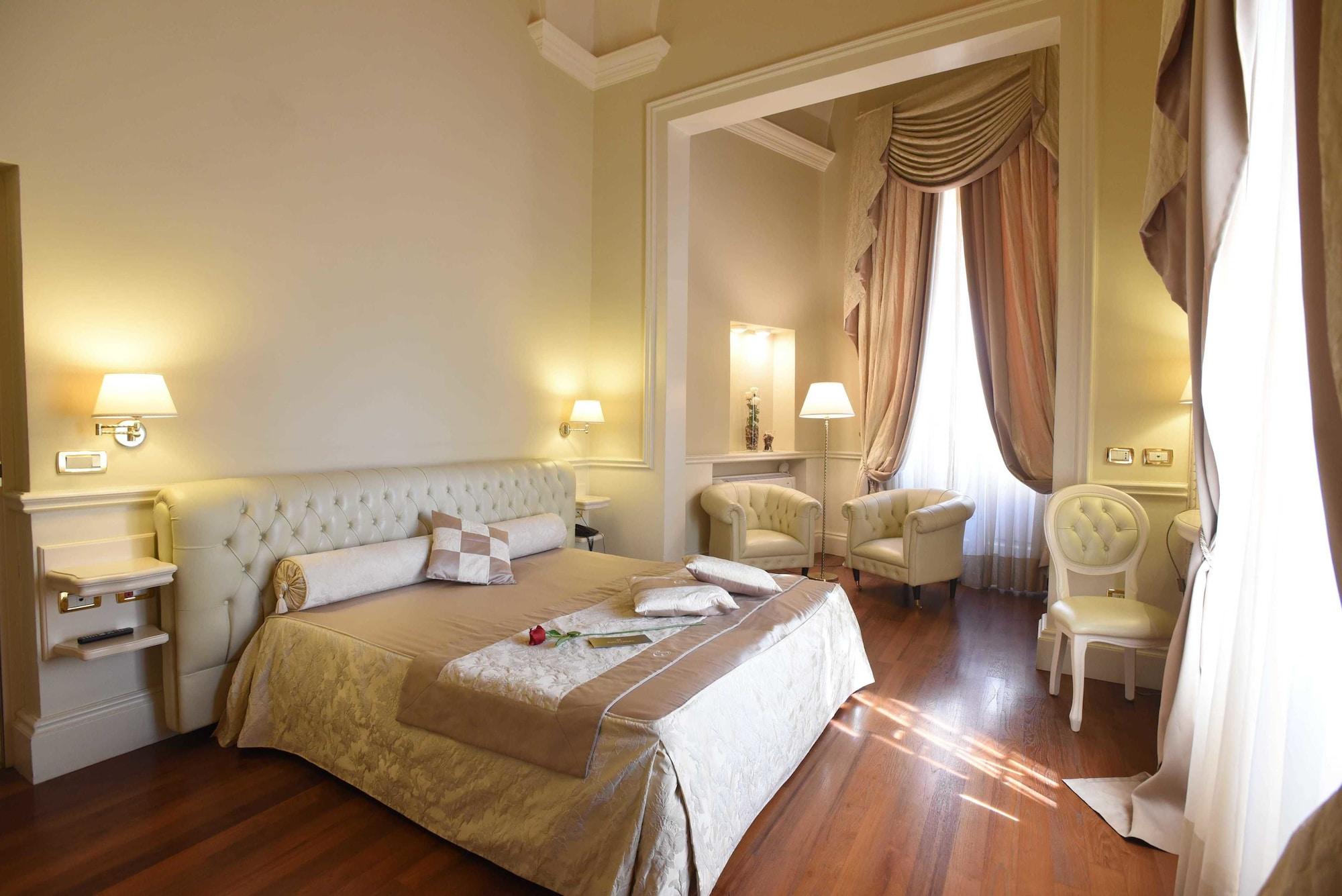 Suite Hotel Santa Chiara Lecce Eksteriør billede