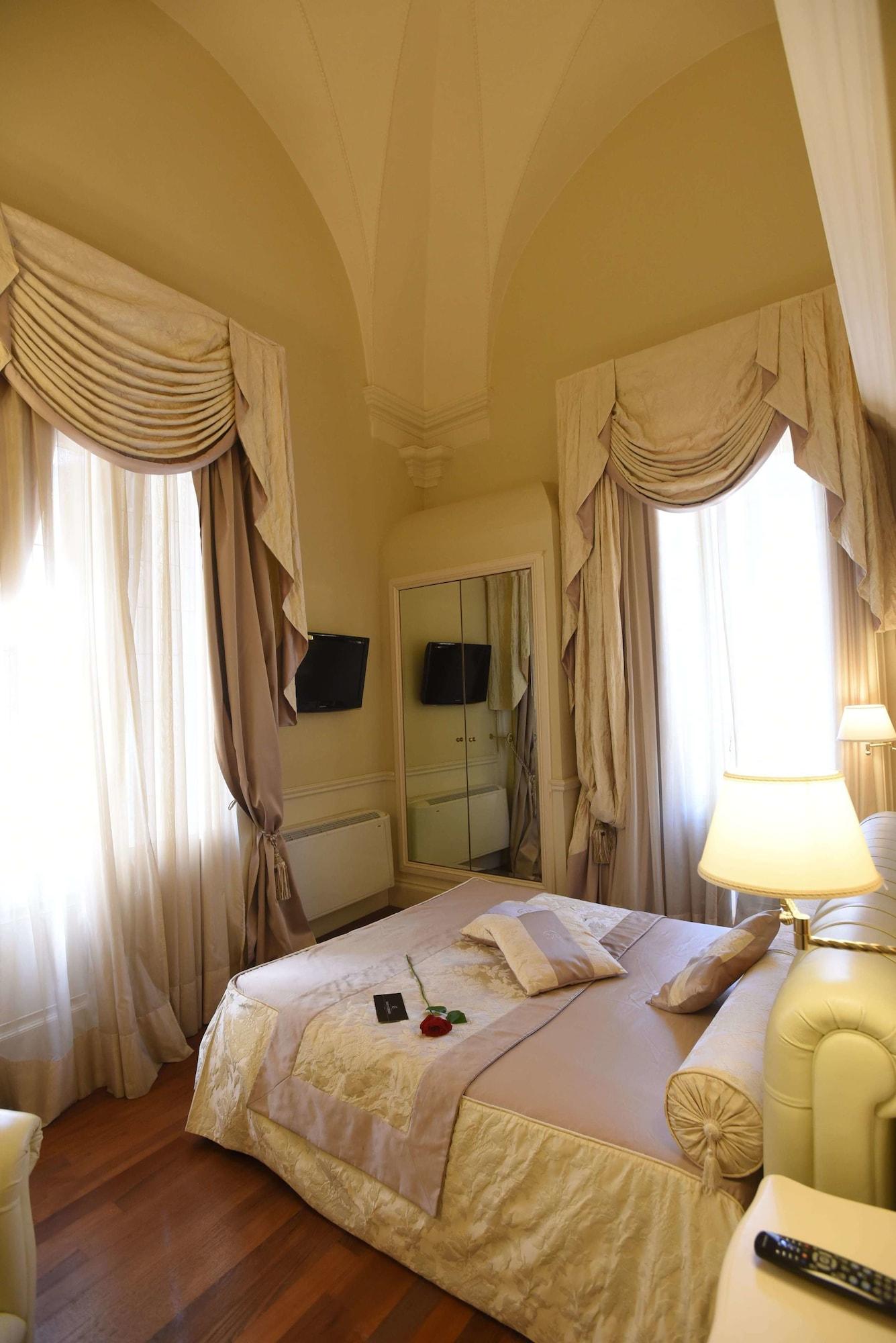 Suite Hotel Santa Chiara Lecce Eksteriør billede