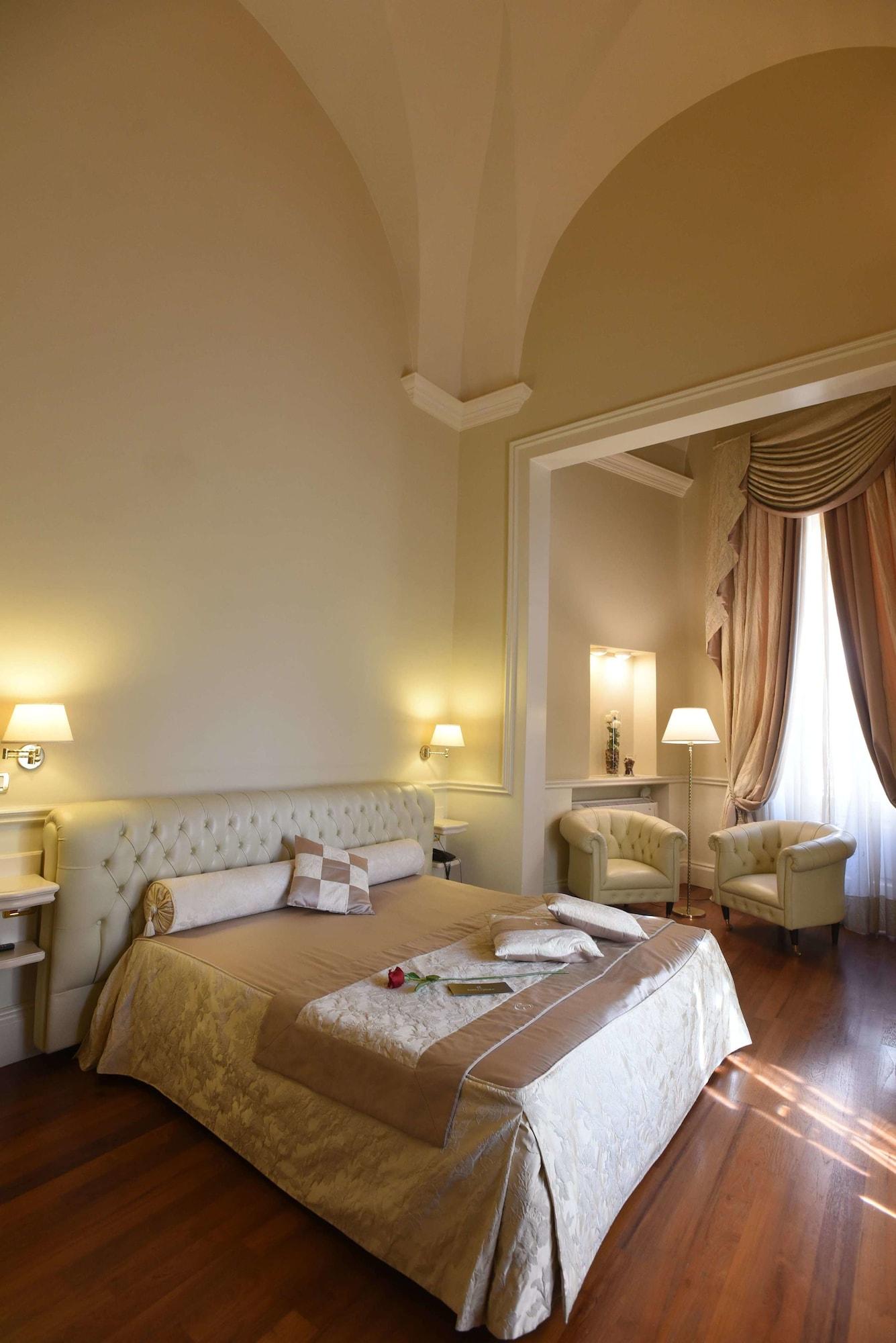 Suite Hotel Santa Chiara Lecce Eksteriør billede