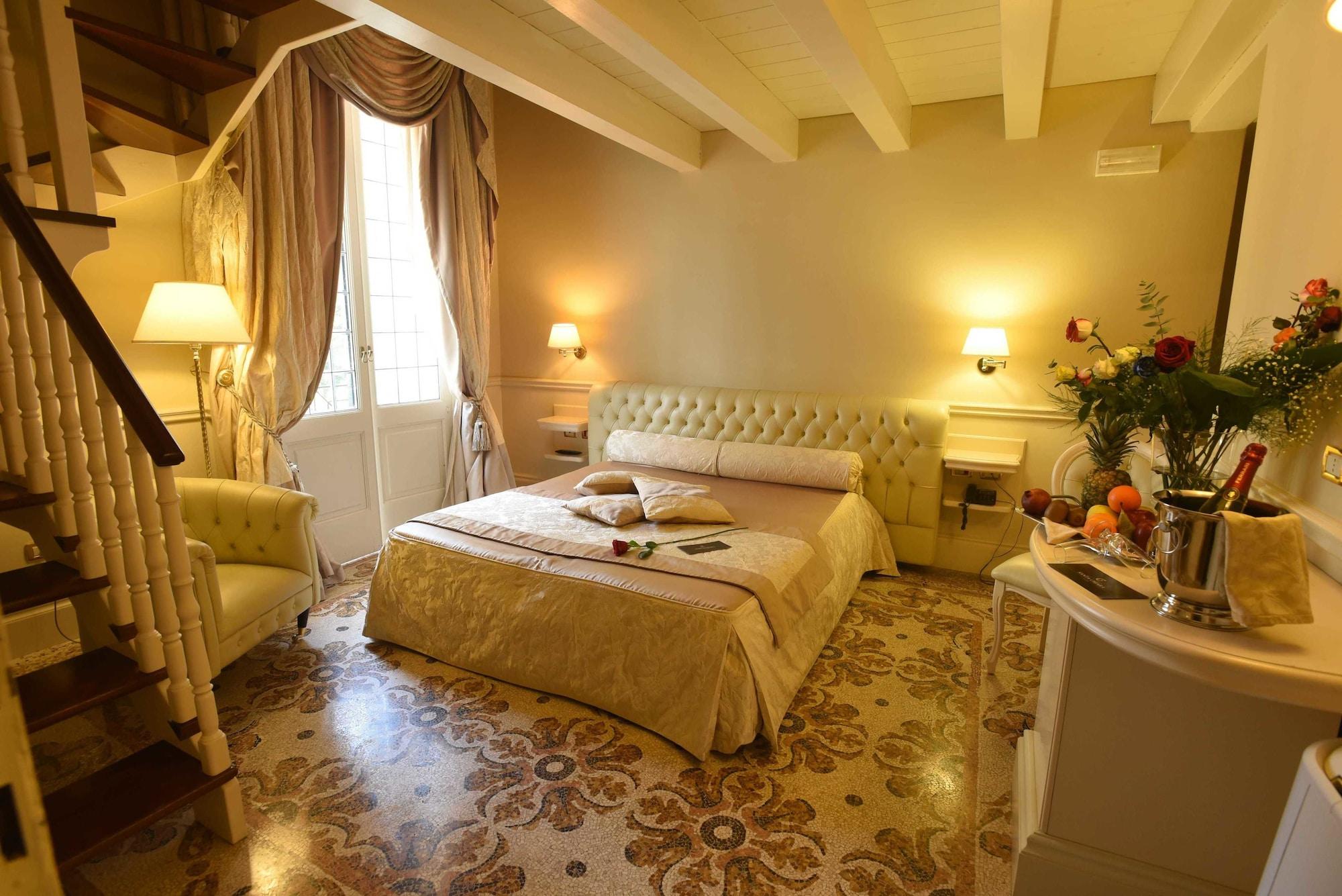 Suite Hotel Santa Chiara Lecce Eksteriør billede