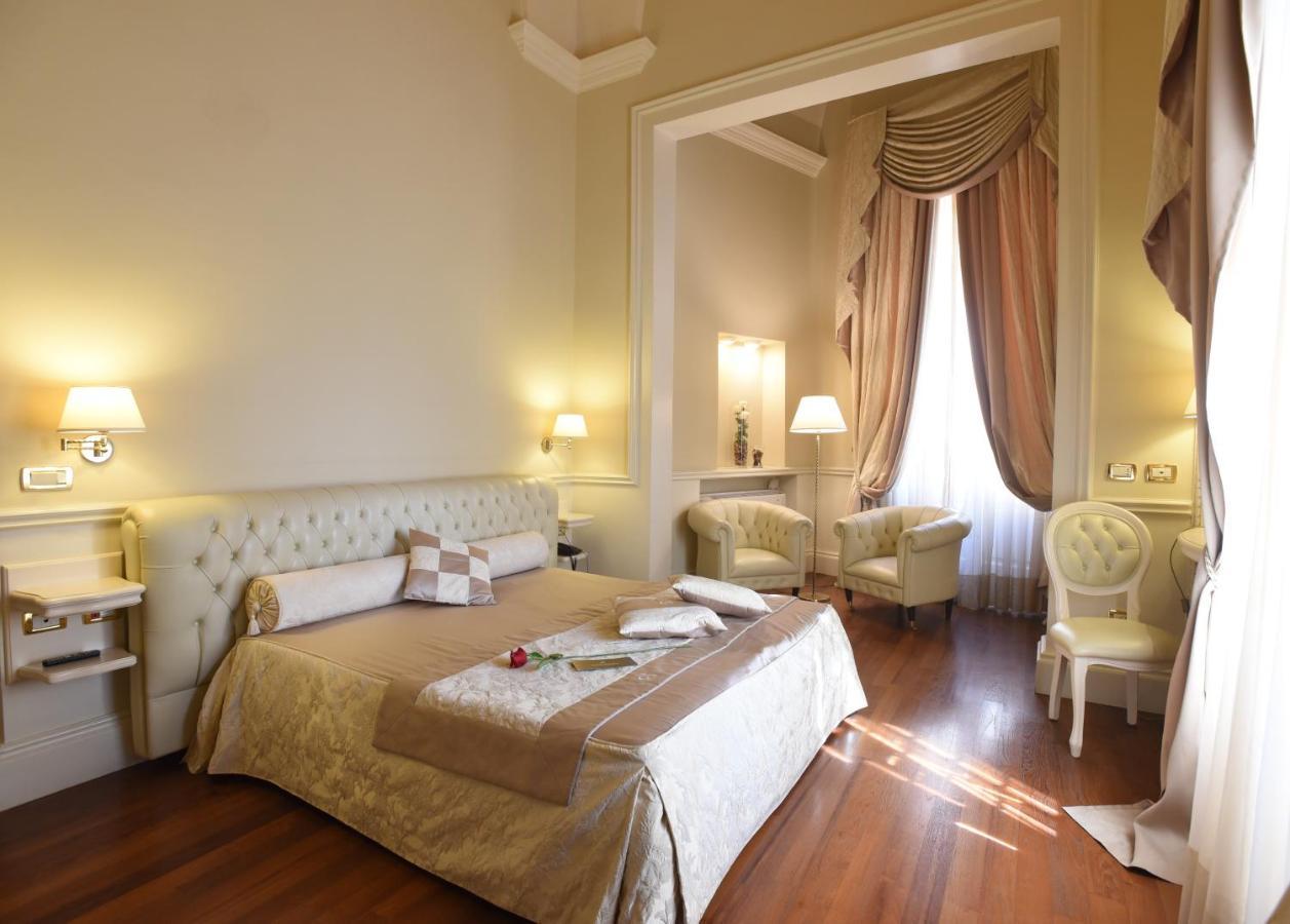 Suite Hotel Santa Chiara Lecce Eksteriør billede