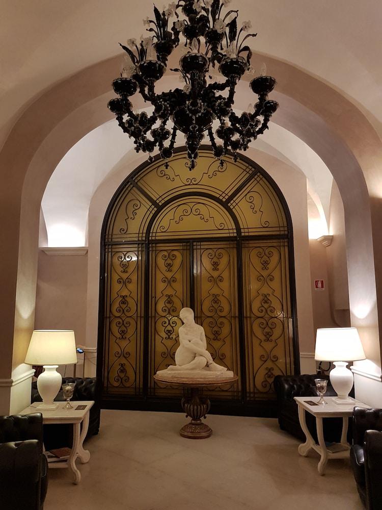 Suite Hotel Santa Chiara Lecce Eksteriør billede