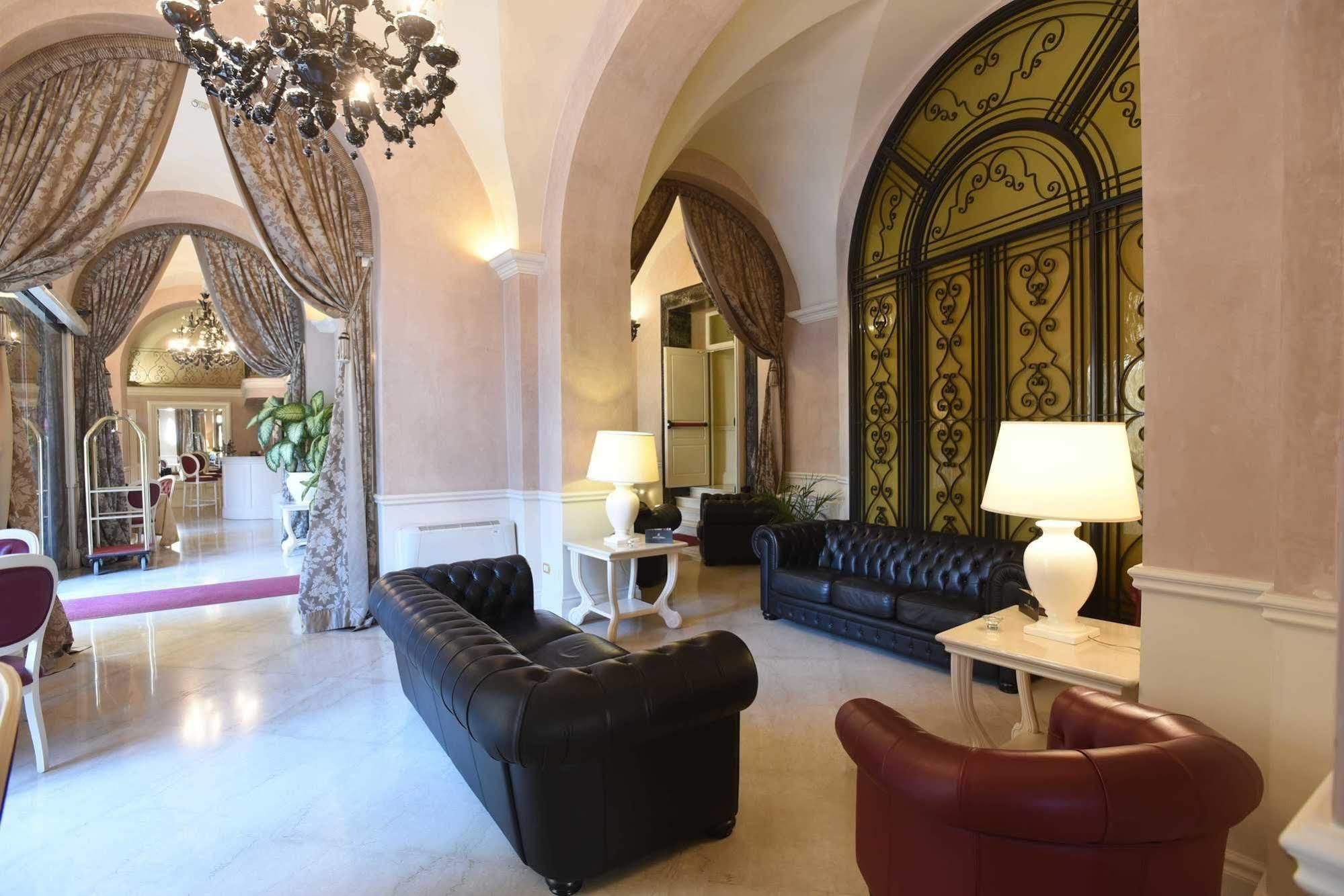 Suite Hotel Santa Chiara Lecce Eksteriør billede